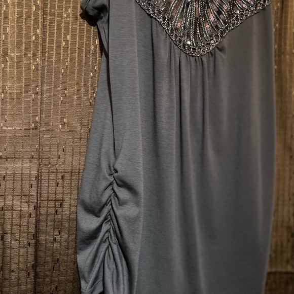 Lane Bryant size 18/20 sleeveless, gray, sequined top with ruched sides. - Picture 3 of 5
